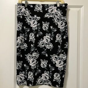 Med Floral LuLaRoe Cassie Pencil Skirt